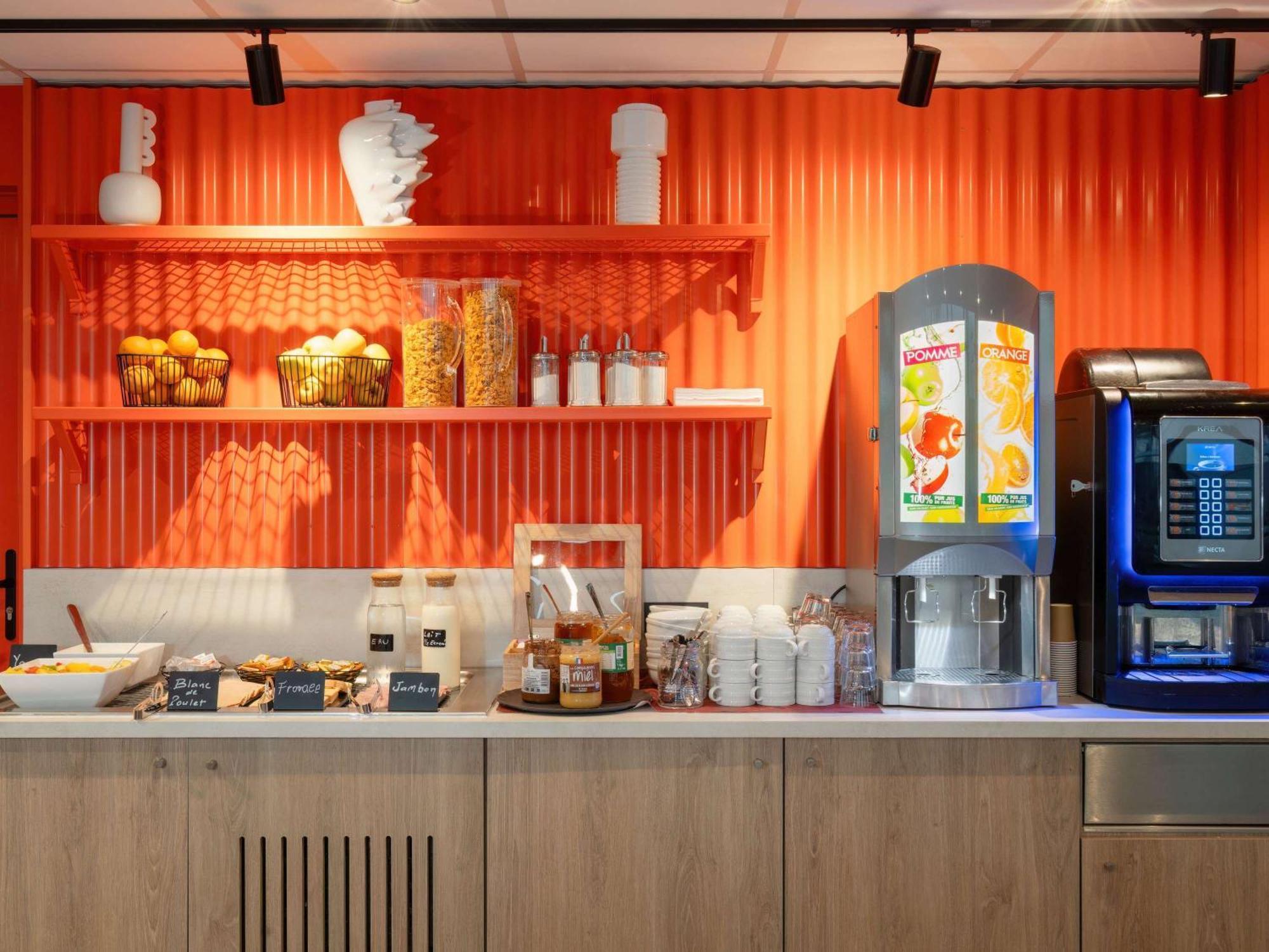 Ibis Budget Pertuis Portes Du Luberon Екстериор снимка
