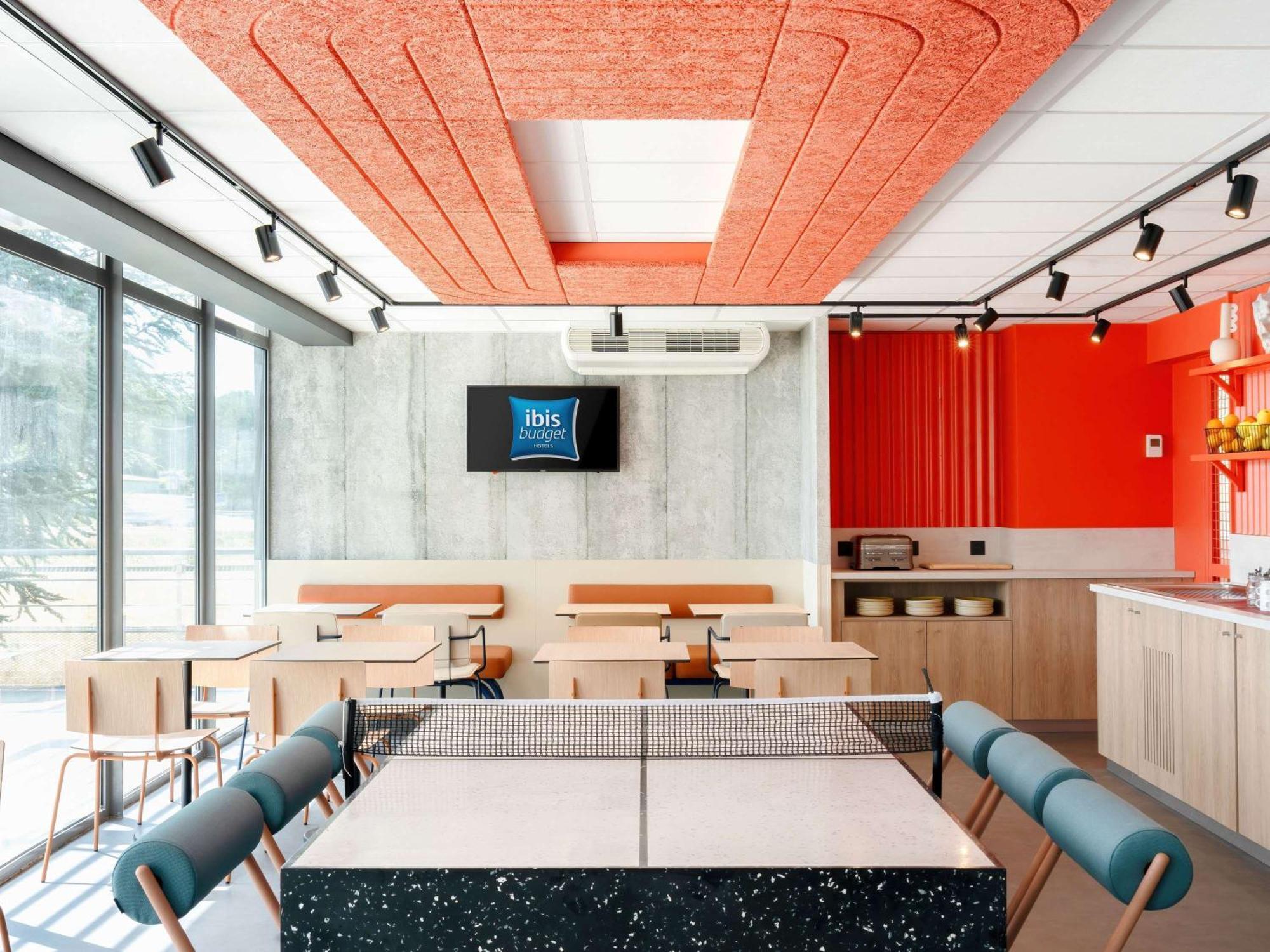 Ibis Budget Pertuis Portes Du Luberon Екстериор снимка